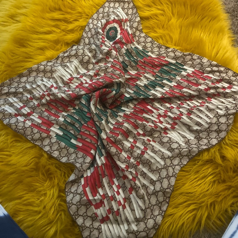 100% Gucci head scarf